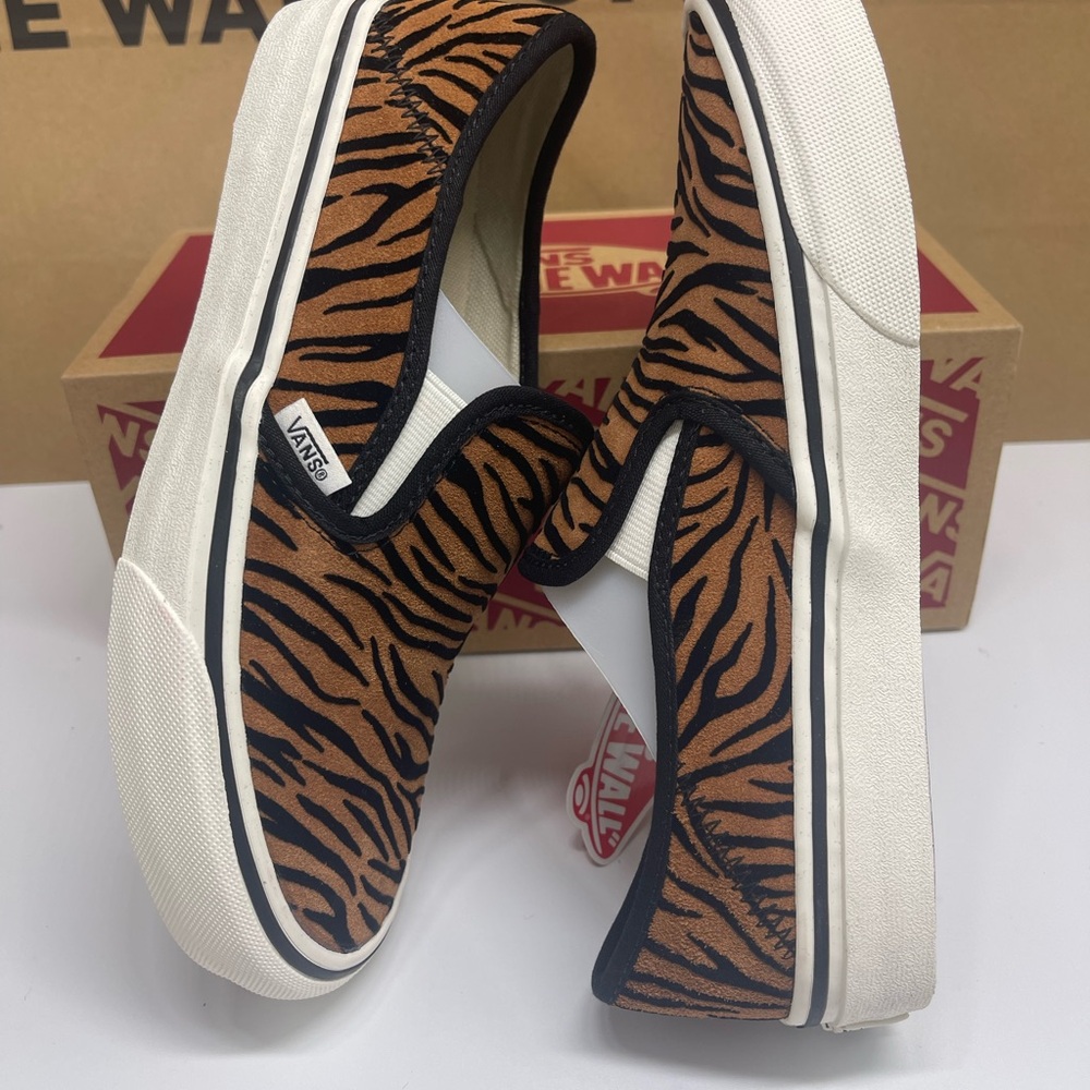 Vans Women's Slip-On Sf (Animal Stripes) Black /Marshmallow Sneakers
VN0A5HYQ9ZY - Picture 10 of 16